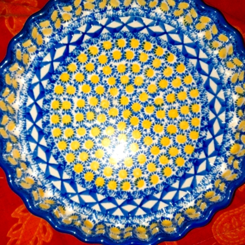 Cramped edge pie dish